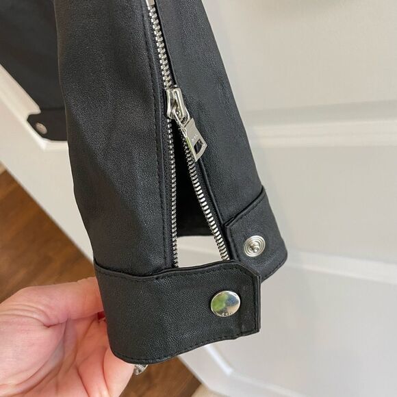 EUC RtA 100% Lamb Leather Pants Cropped Button Sz. 25 - Picture 2 of 7